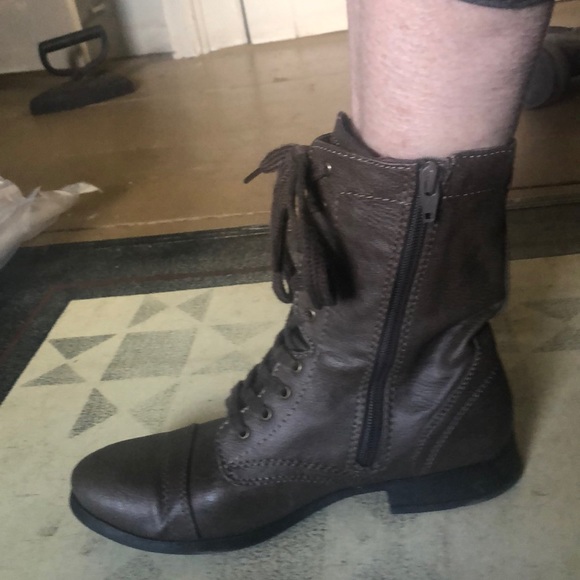 Boots - Picture 4 of 4